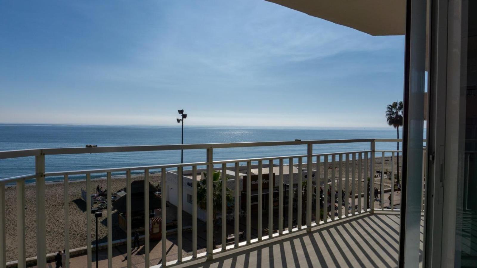 Paradise On The Seafront In Apartment *